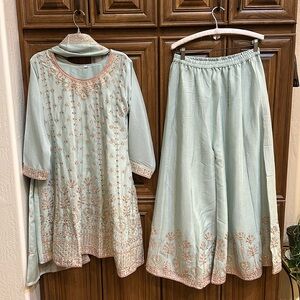 Light mint green Kurta set with pants and dupatta. Size large.